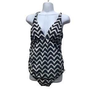Liz Lange Maternity S/P Swimsuit White‎ Black Chevron One Piece crossed straps